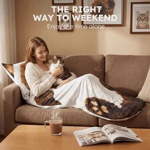 Extra-Large Cat-Patterned Sleeping Bag and Blanket, Suitable for Adults. This Soft and Plush Bedding Provides Warmth and Comfort, Perfect for Indoor Camping or Outdoor Adventures, and Is a Unique Gift for Cat Lovers.