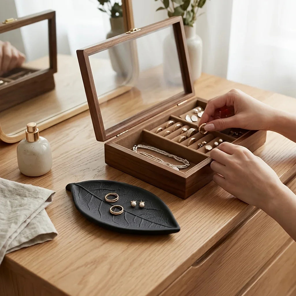 Minimalist 3D Leaf Jewelry Dish, Decorative Vanity Tray for Ring, Necklace & Bracelet Storage, Elegant Desktop Organizer Display