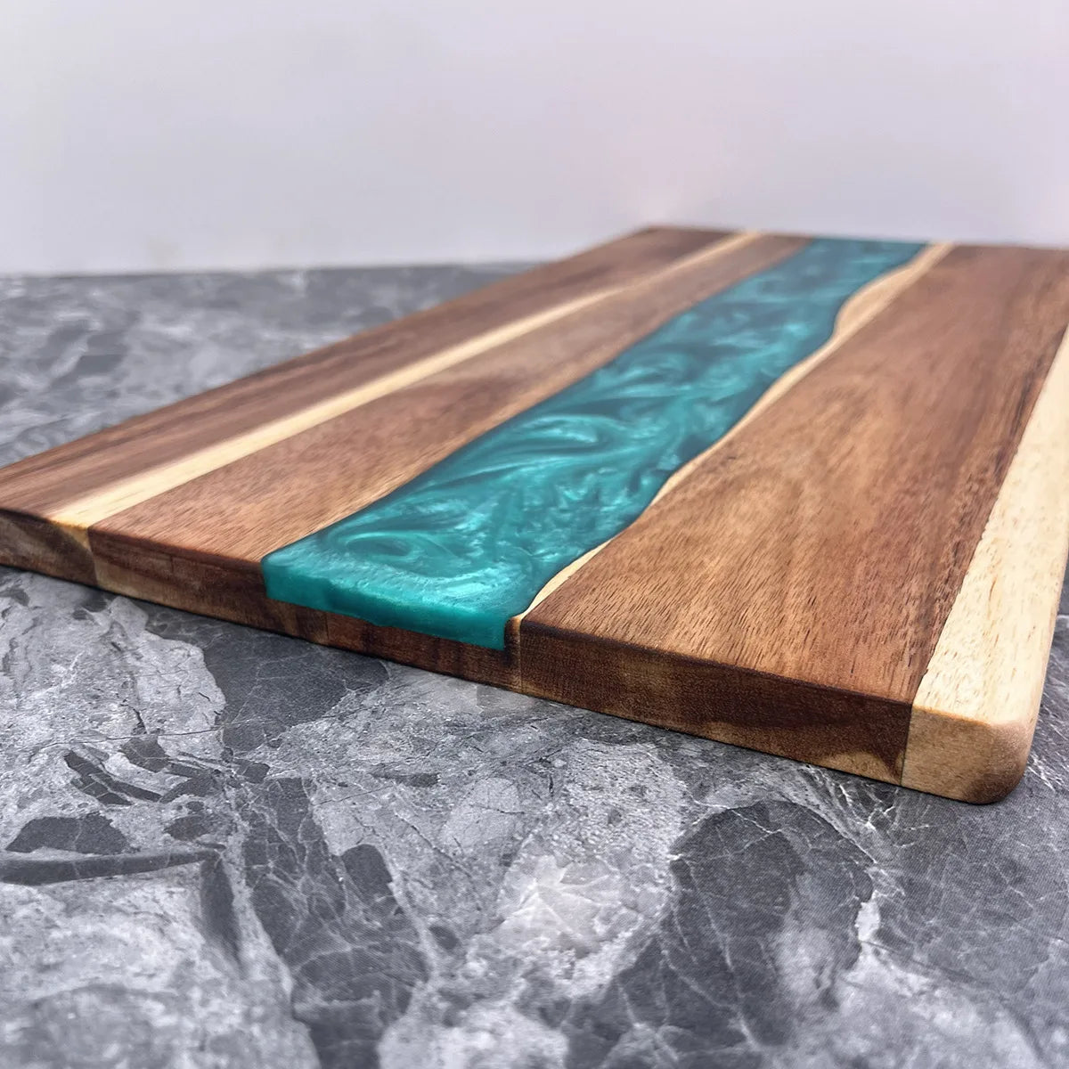 Expoxy Resin Blue River Pattern Charcuterie Board for Bread Vegetable Fruit Meat Acacia Wood Decorative Board Challah Board