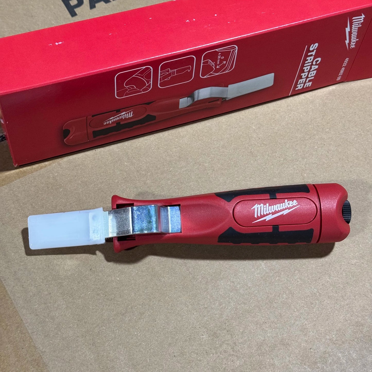 Milwaukee 4932498269 Cable Stripping Knife Insulated 1000V for Electrical & Wire Work