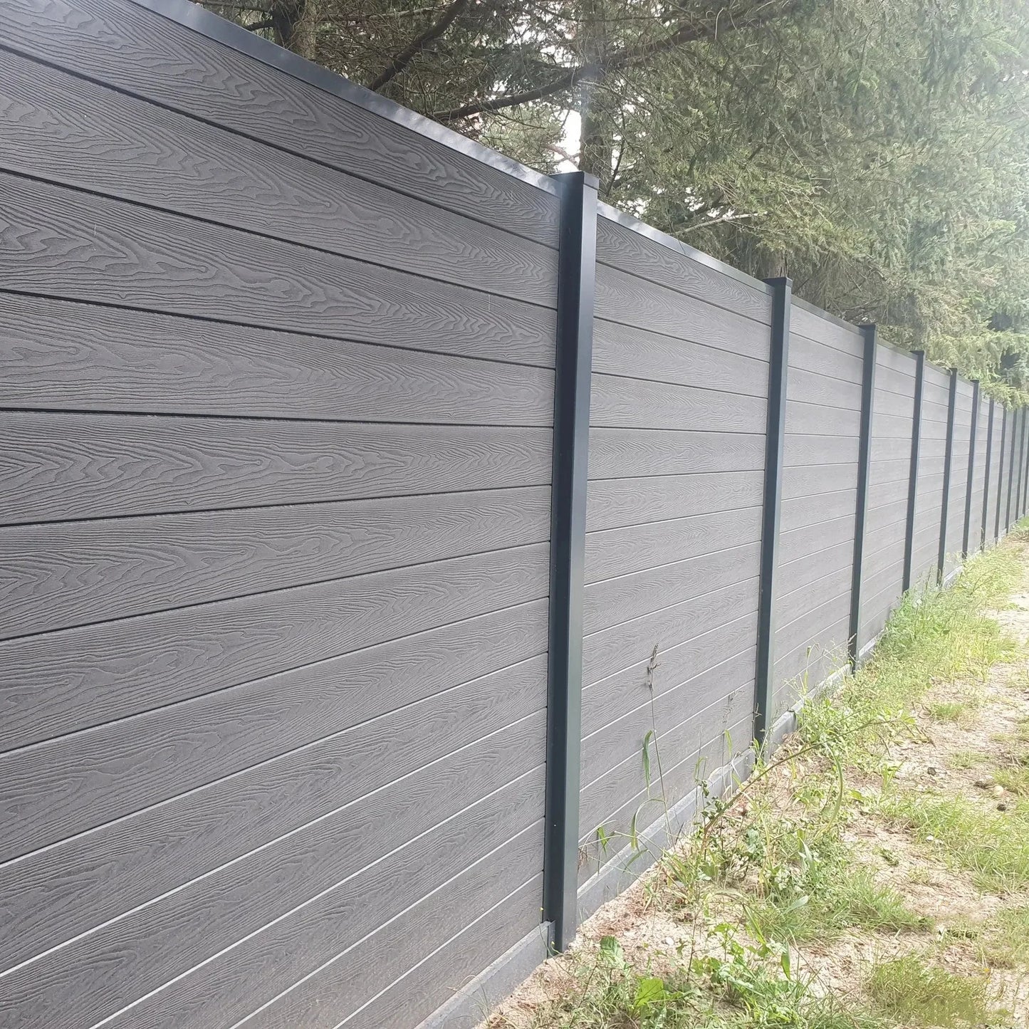 Wholesale WPC Garden Fence Panel Easy Installation UV Resistant Wood Plastic Composite Aluminum Frame Outdoor Fencing
