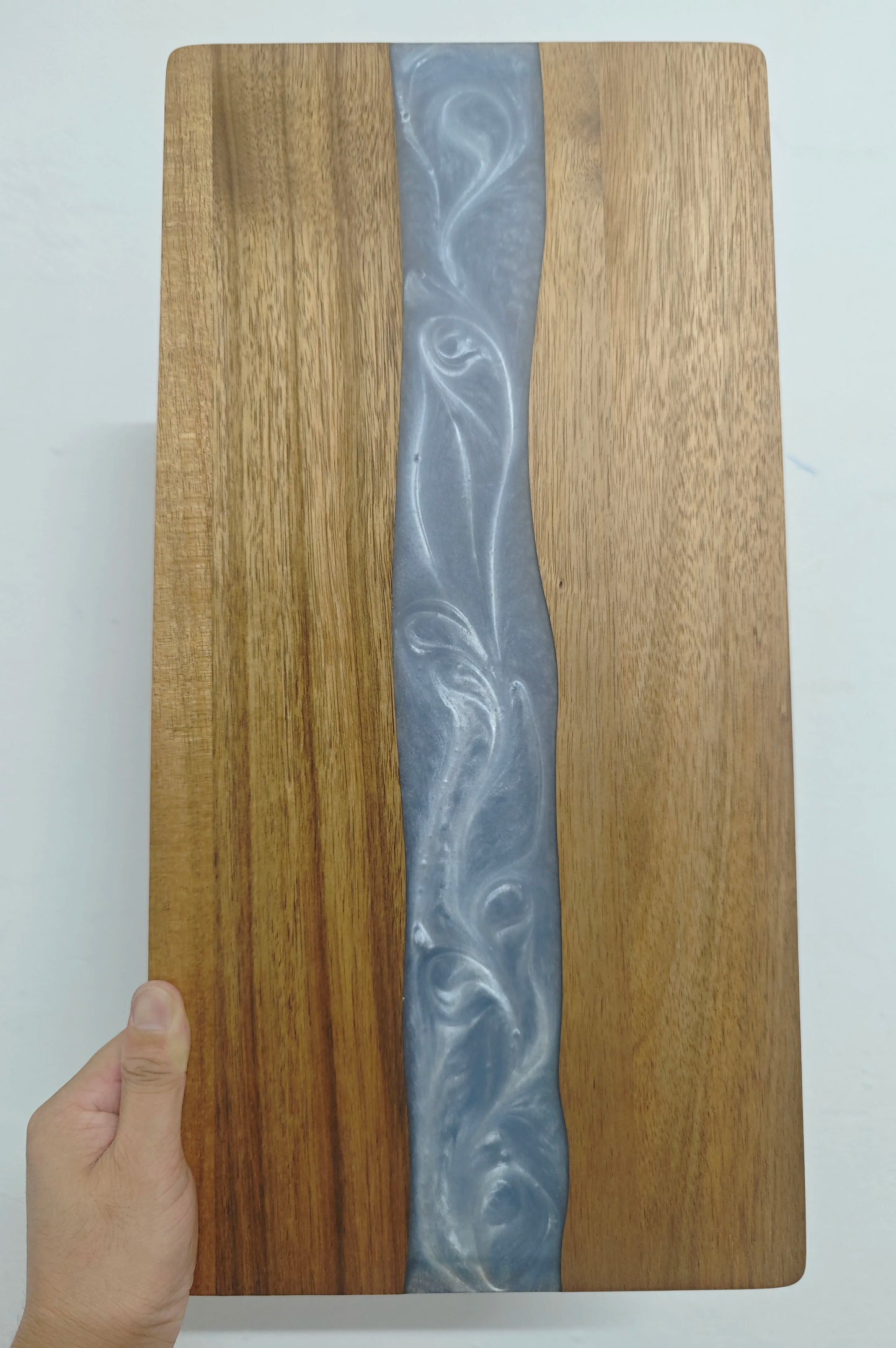 Expoxy Resin Blue River Pattern Charcuterie Board for Bread Vegetable Fruit Meat Acacia Wood Decorative Board Challah Board