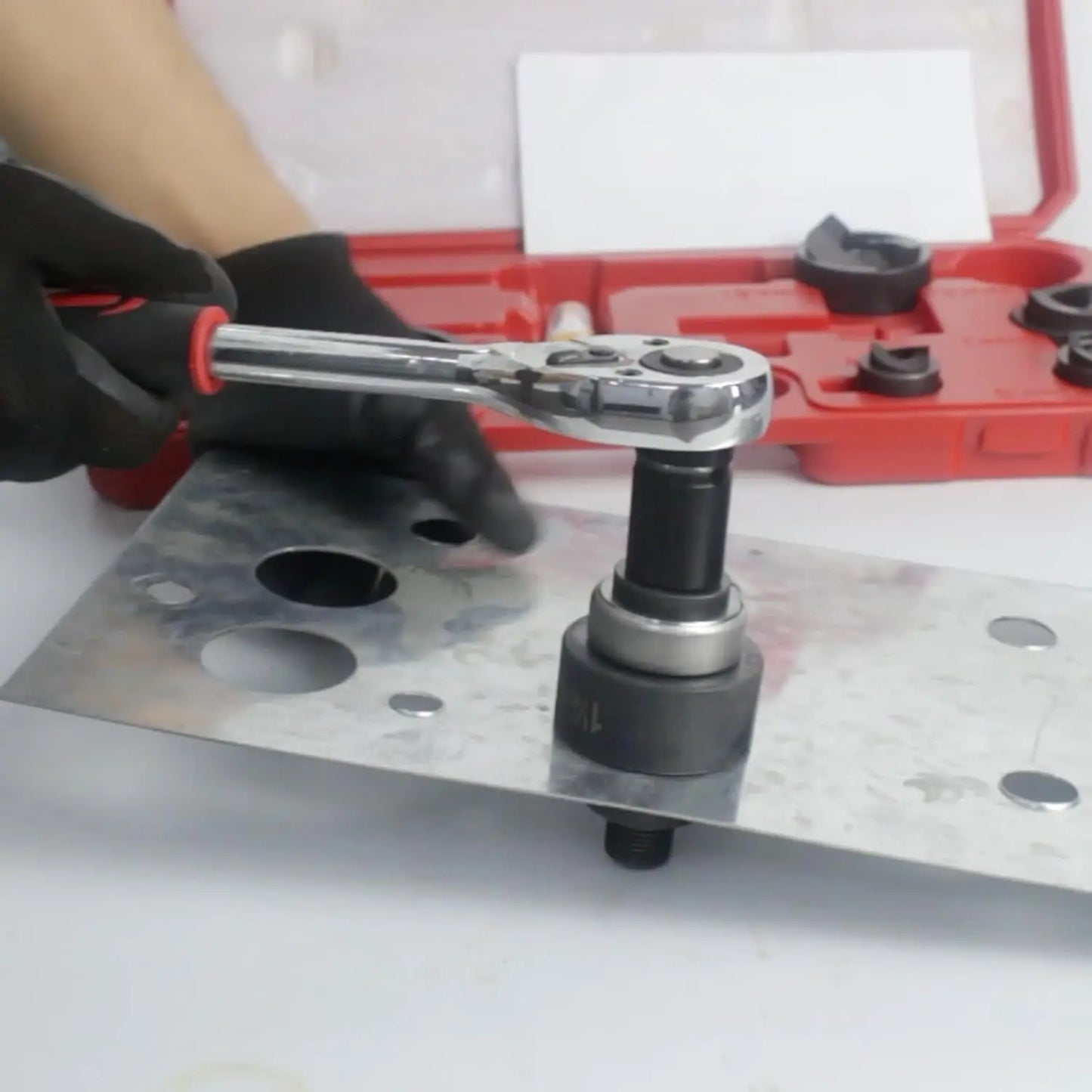iGeelee Manual Knockout Punch Kit Portable Hole Making Tool MK-60 range from 1/2" to 2" (22.5 to 61.5mm) Ratchet Hole Puncher