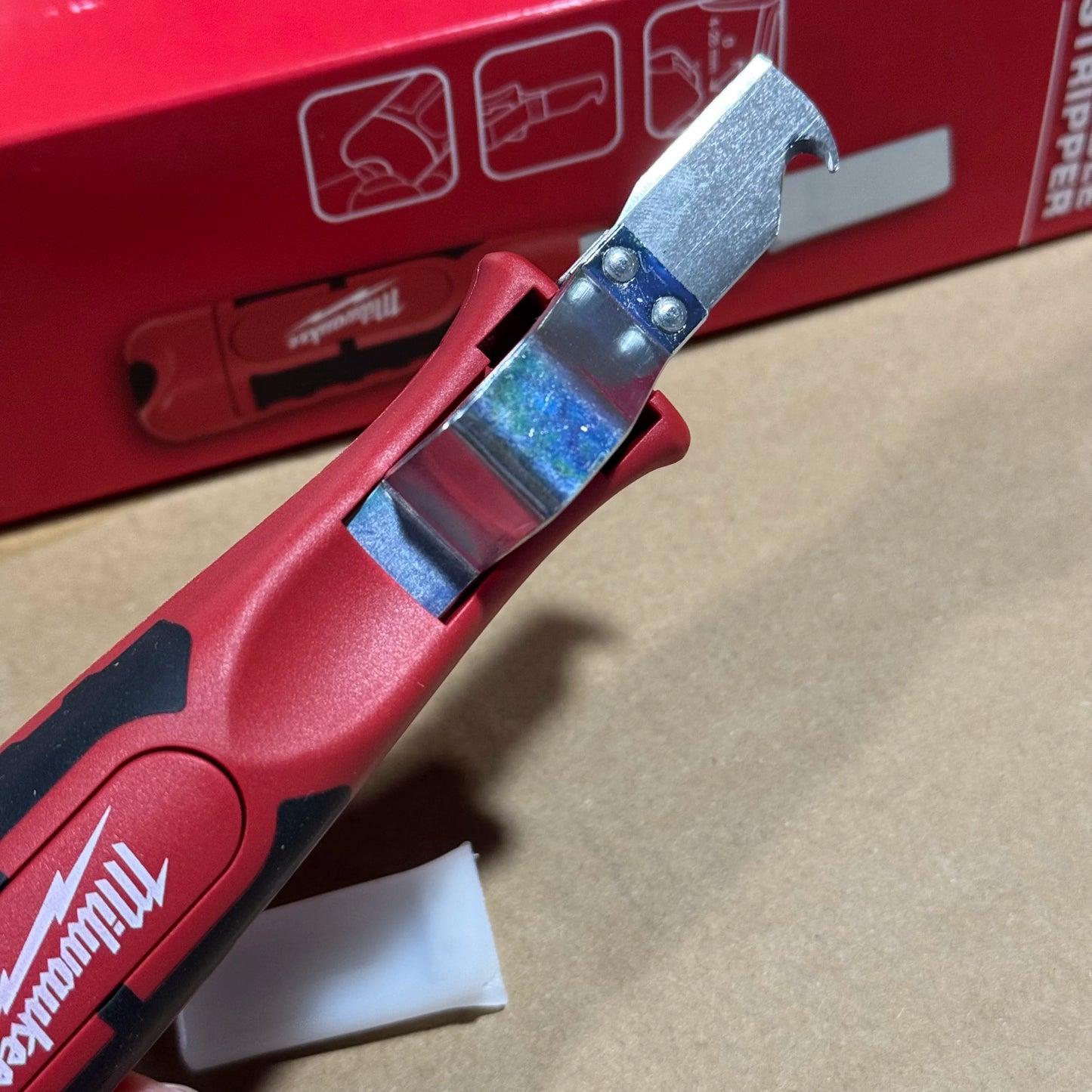 Milwaukee 4932498269 Cable Stripping Knife Insulated 1000V for Electrical & Wire Work